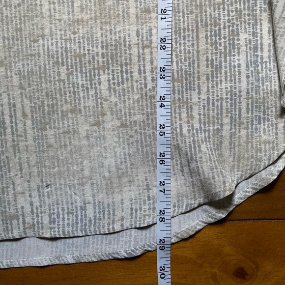 Eileen Fisher Metaphor Printed Silk Ballet Neck Workwear Blouse Top Size Medium - Picture 9 of 9